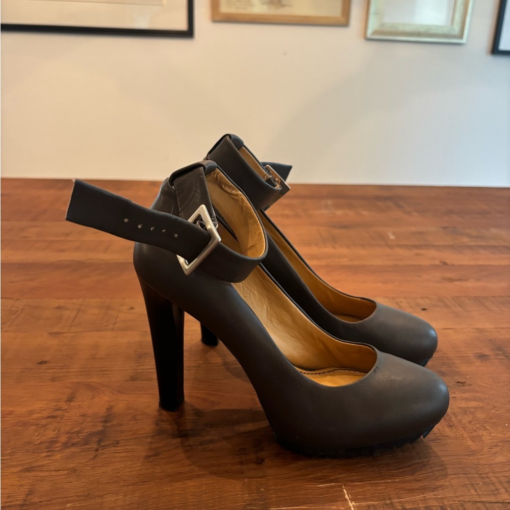Nine West pumps